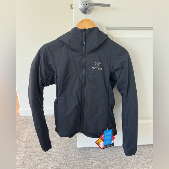 Arc’teryx LT Hoody - Picture 9 of 11